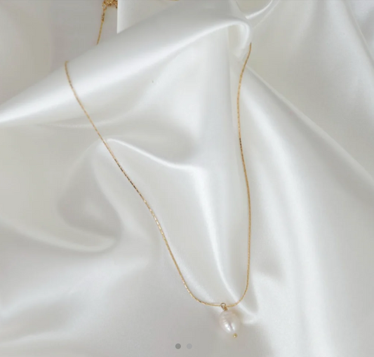 River Pearl Pendant Necklace